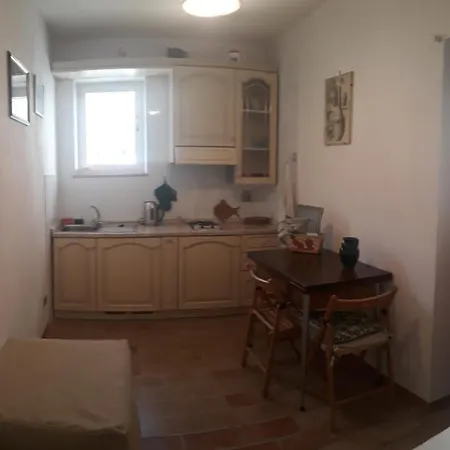 Easy Apartment, Your Entire House! Apartment *