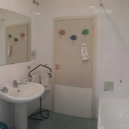 Easy Apartment, Your Entire House!